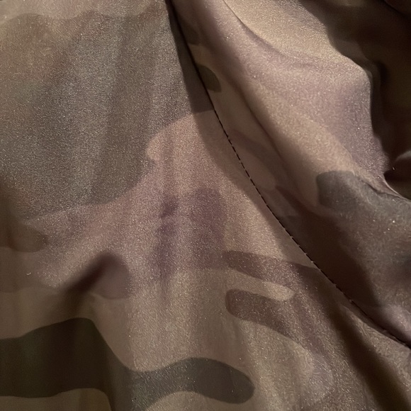 Sanctuary camo zip front hooded wind breaker sz L - Picture 4 of 6